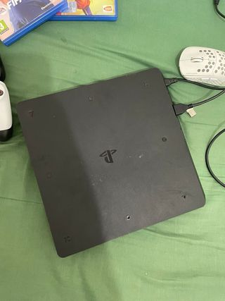 PS4 Slim Console con Giochi e Controller