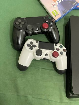 PS4 Slim Console con Giochi e Controller