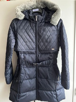 Chaqueta acolchada azul con capucha