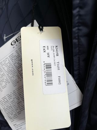 Chaqueta acolchada azul con capucha