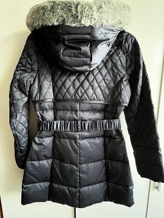 Chaqueta acolchada azul con capucha