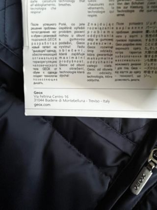 Chaqueta acolchada azul con capucha