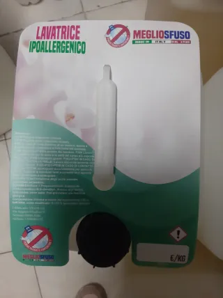 Detersivo sfuso in tanica