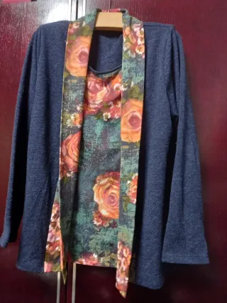 Jersey chaqueta floral de punto.