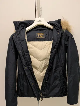 Giubbotto Woolrich nero con cappuccio