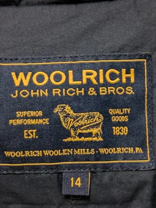 Giubbotto Woolrich nero con cappuccio