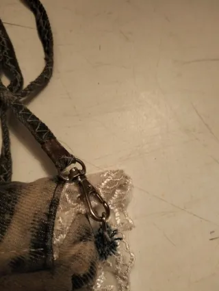 Clutch ganga bege e preto com laço