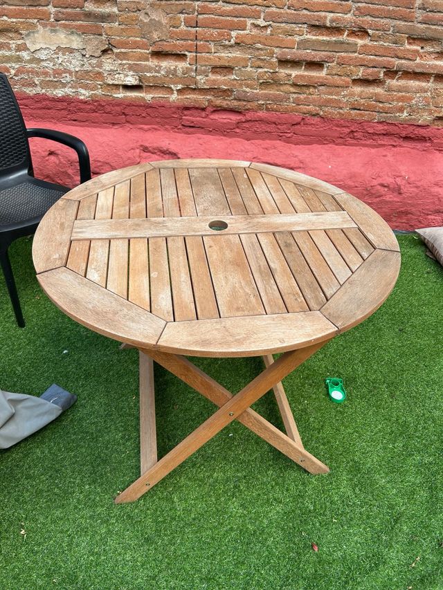 Mesa de jardín redonda de madera