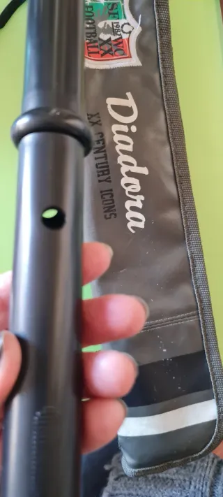 Flauta negra con funda Diadora