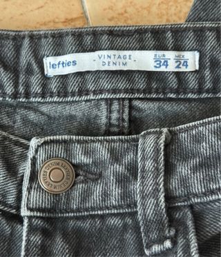 Pantalón vaquero negro estilo mom