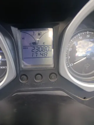 KAWASAKI J 300 23.000 KMS UN SOLO PROPIETARIO J300
