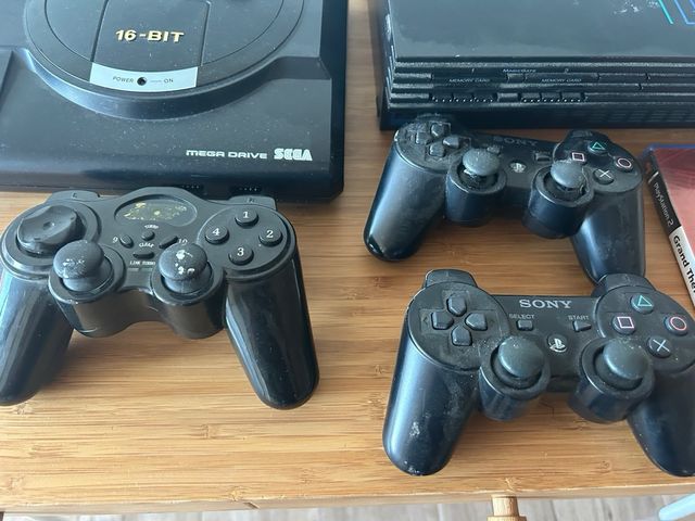 Lote Consolas Sega Mega Drive y PS2 y ps1 y 4 jueg