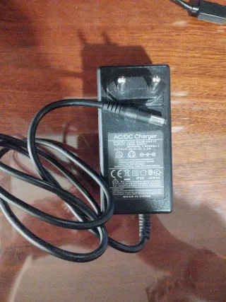 Cargador Patinete Eléctrico Denver