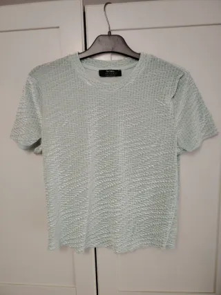 Camiseta Bershka turquesa clarito texturizada