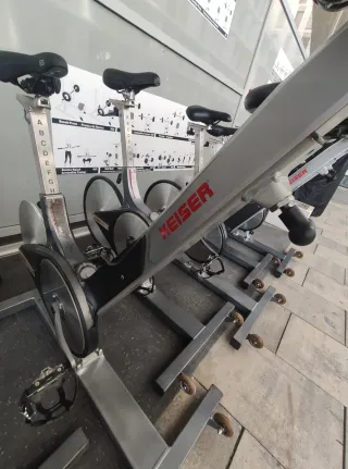 6 Bicicletas Estáticas indoor Keiser M3