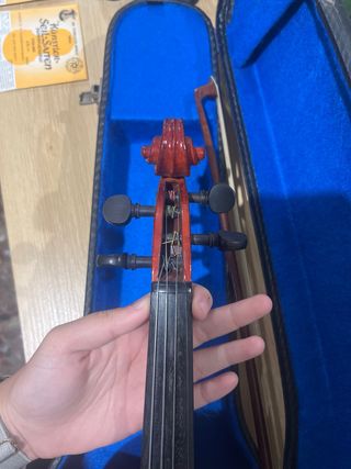 Violín con funda y arco