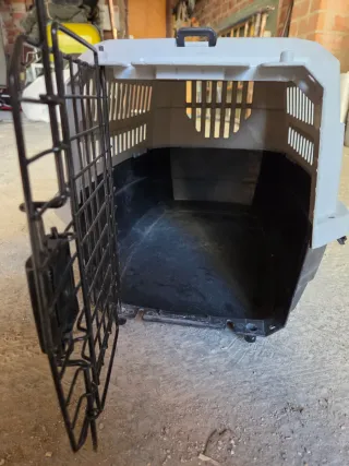 Transportín para perro gris y negro