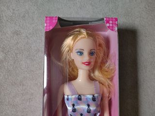 Muñeca de moda sin estrenar