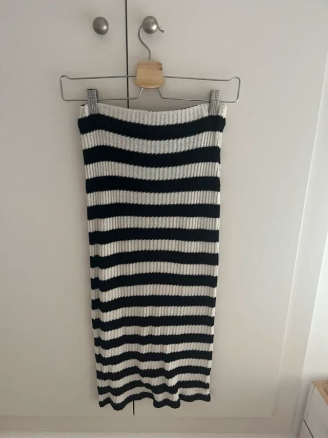 Falda Zara rayas blanco y negro