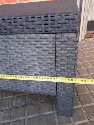 Tavolo da esterno in rattan e plastica