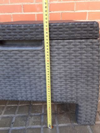 Tavolo da esterno in rattan e plastica