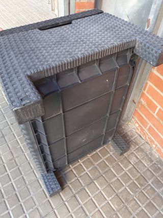 Tavolo da esterno in rattan e plastica