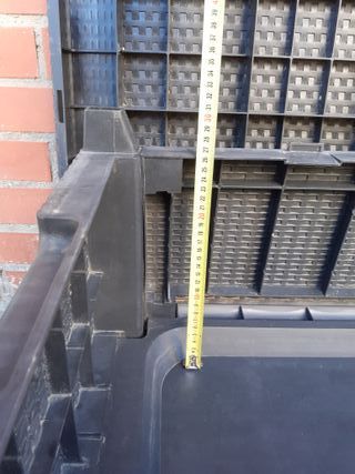 Tavolo da esterno in rattan e plastica