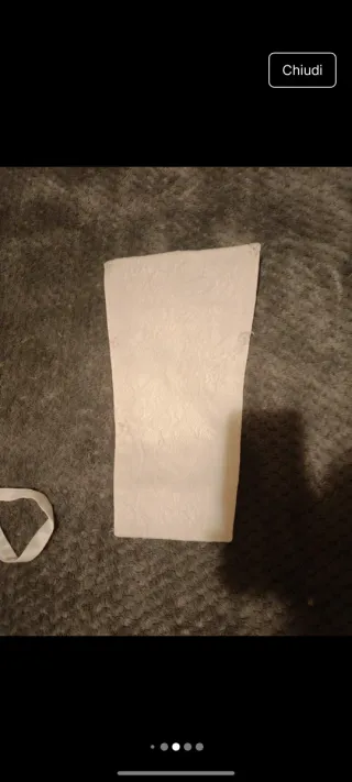 Abito da sposa bianco con ampio corpetto in pizzo