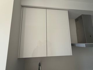 Cocina sin estrenar sin electrodomésticos.