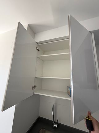 Cocina sin estrenar sin electrodomésticos.