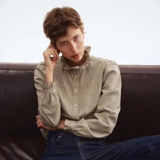 Blusa de cuadros beige y marrón