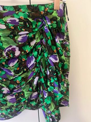 Falda Zara floral verde y morada