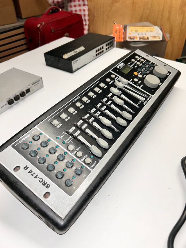 Mesa de luces DMX Pro Light SRC-174R