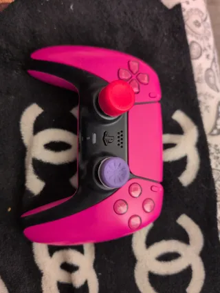 Mando PS5 Rosa y Negro