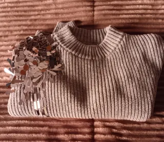 Jersey Suéter Gris  con Lentejuelas, Talla M/L