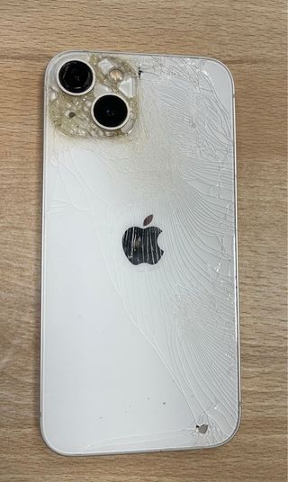 iPhone 13 128GB roto detrás