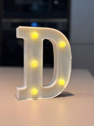 Lettera D luminosa decorativa