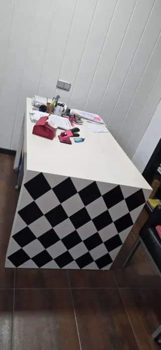 Mostrador y mesa de oficina a juego