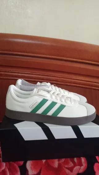 Zapatillas Adidas Blancas y Verdes vl court 2.0