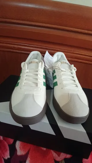Zapatillas Adidas Blancas y Verdes vl court 2.0