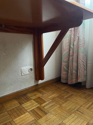 Scrivania in legno a incasso