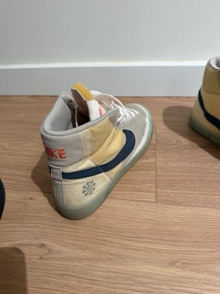 Zapatillas Nike Beige y Amarillas