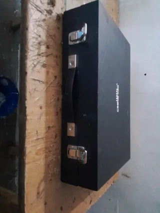 Maletín de pintura con marcadores y tubos