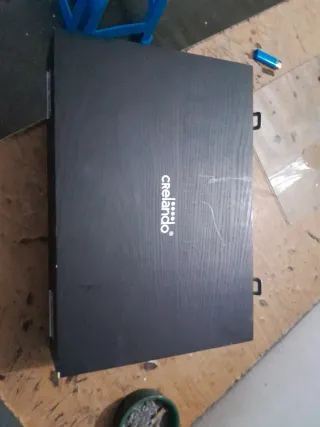 Maletín de pintura con marcadores y tubos