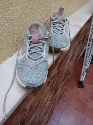 Nike Metcon 9 Mujer Gris/Rosa