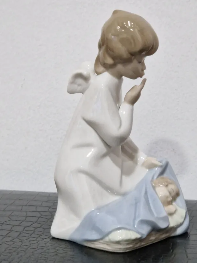 Figura Lladró Porcelana Ángel Bebé 16 cm.