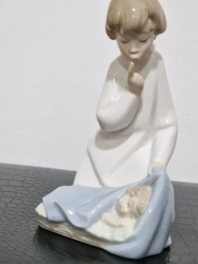 Figura Lladró Porcelana Ángel Bebé 16 cm.