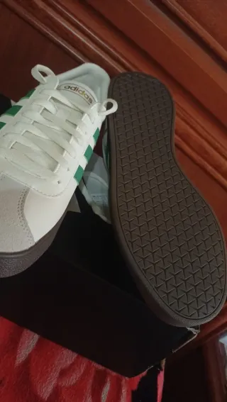 Zapatillas Adidas Blancas y Verdes vl court 2.0