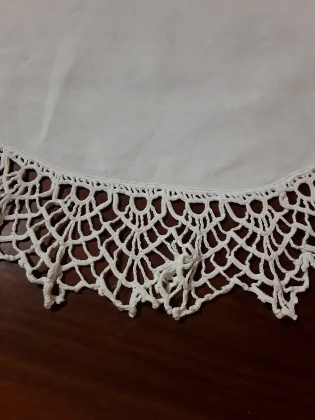 Tapete de linho com barra de crochê 40cm