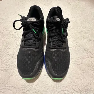 Zapatillas Under Armour Negras y Verdes